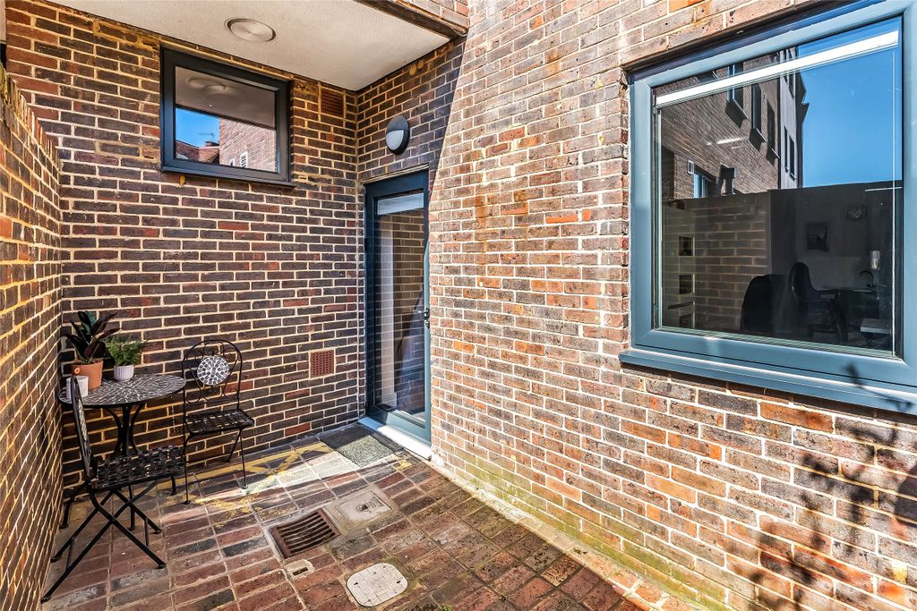 Property photo 1 of 10 Private Courtyard