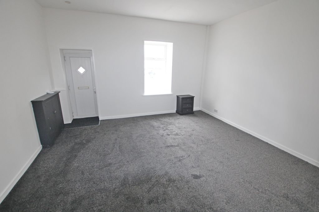 Property photo 2 of 8 2