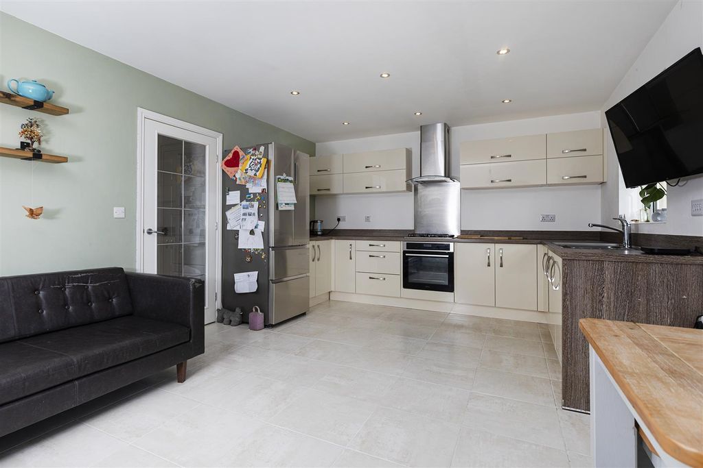 Property photo 2 of 51 Kitchen Diner