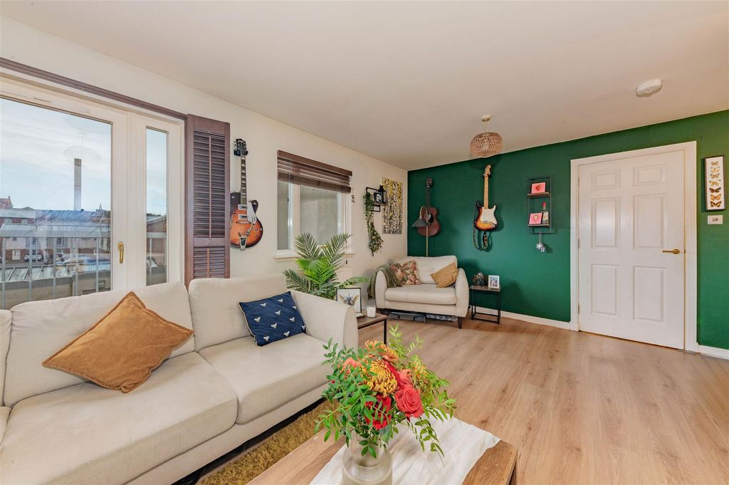 Property photo 2 of 14 17 Lilybank Mews Dundee-15.Jpg