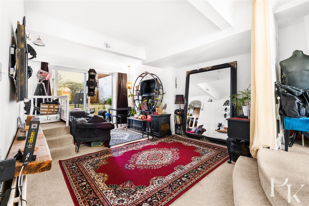 Property photo 2 of 11 Living Room