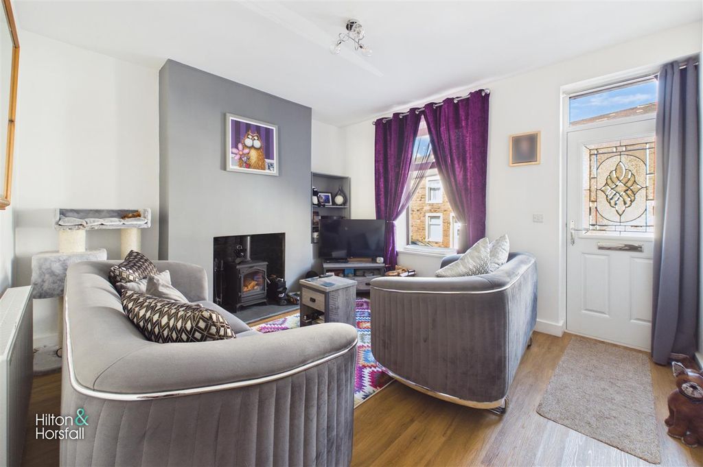 Property photo 2 of 17 Park Road