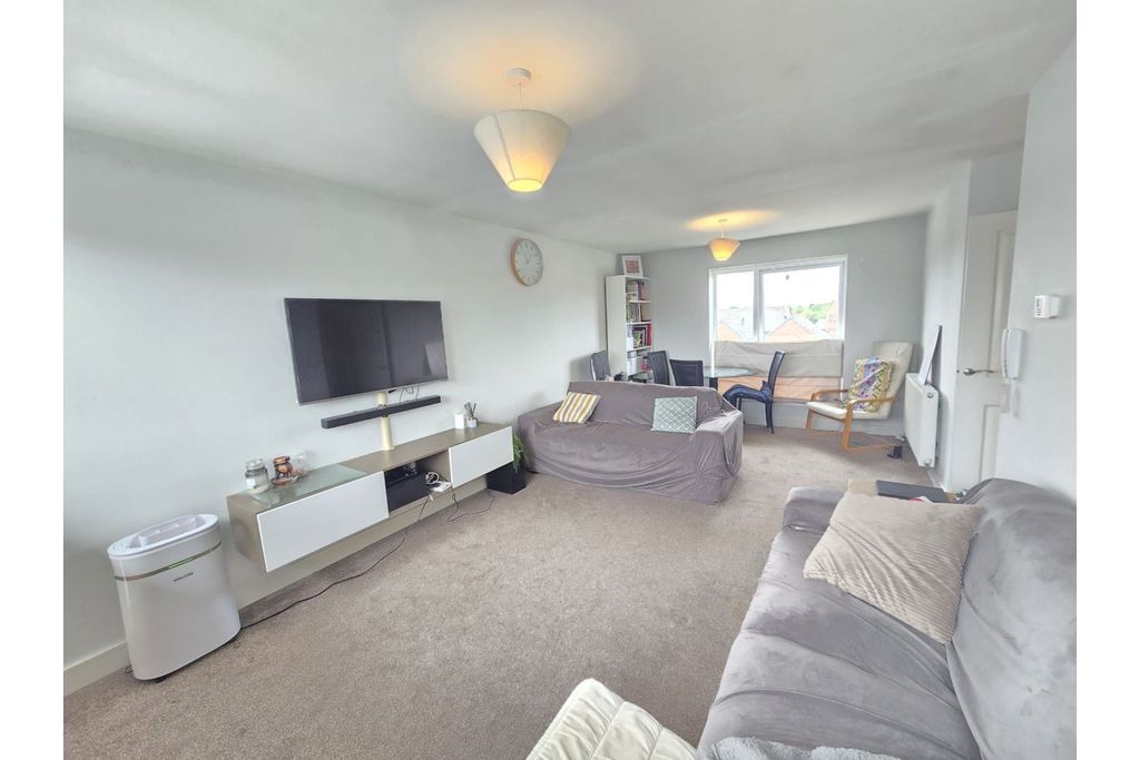 Property photo 3 of 12