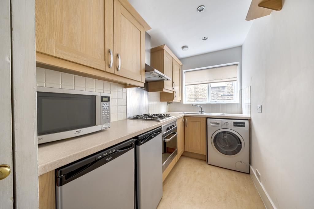 Property photo 3 of 10 Kitchen