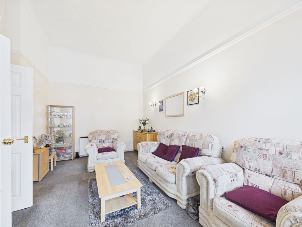 Property photo 1 of 13 Lounge (1)