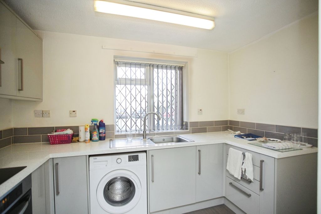 Property photo 2 of 12 Kitchen