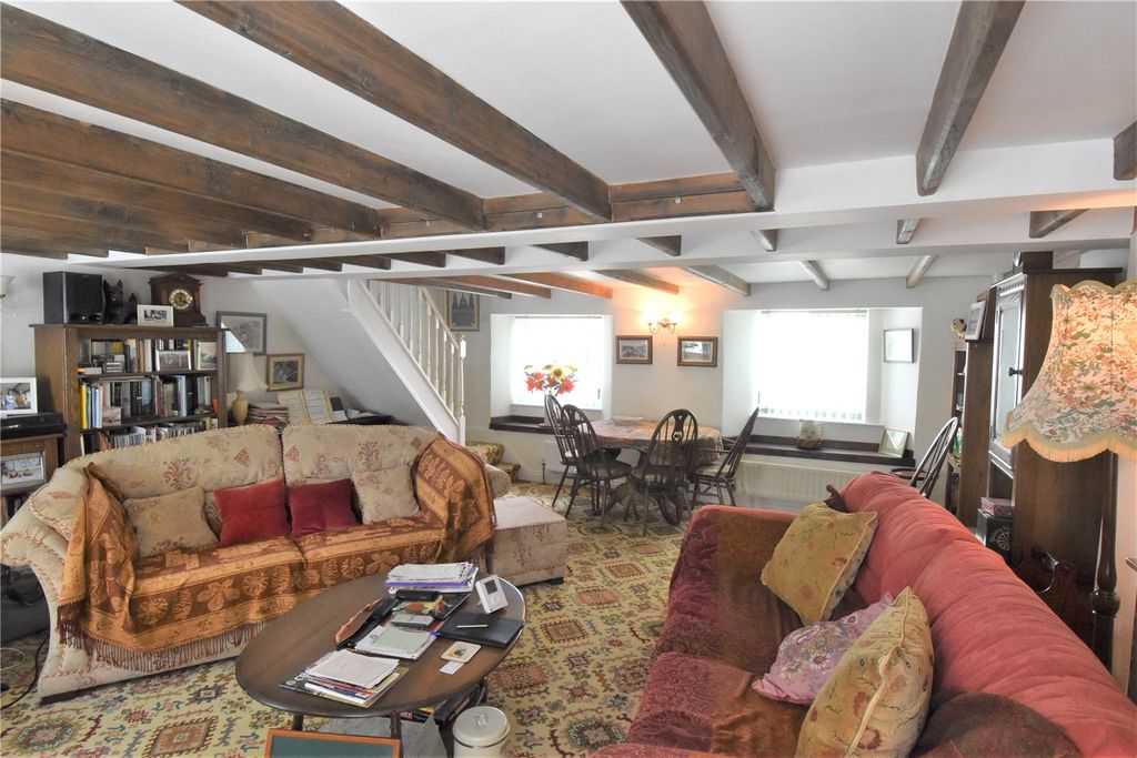 Property photo 2 of 16 Lounge