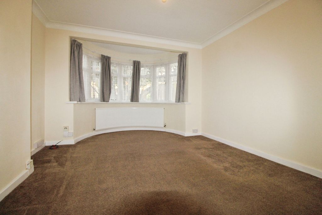 Property photo 3 of 16 Gallery