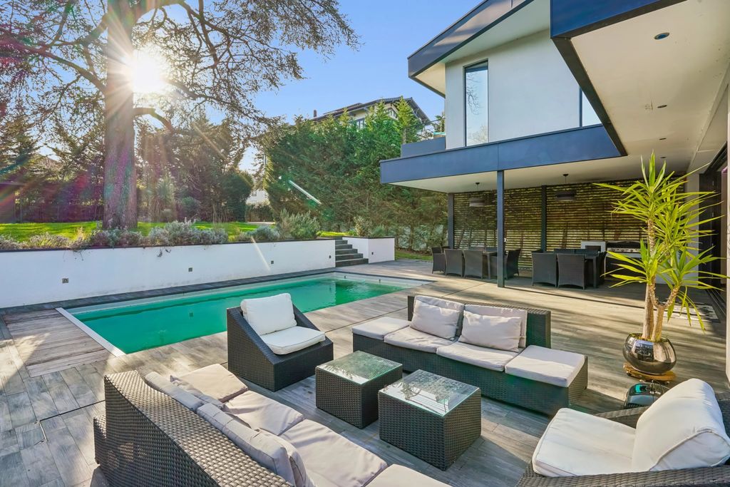 Property photo 3 of 21