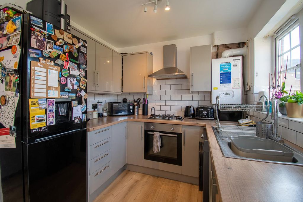 Property photo 3 of 18 Kitchen / Dining