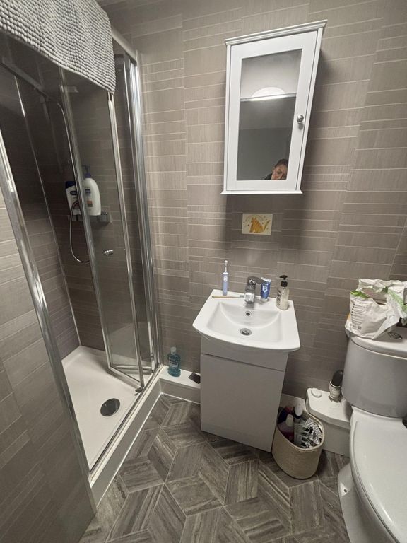 Property photo 3 of 11 A Clean, Well-Maintained Bathroom Featuring A Mode...