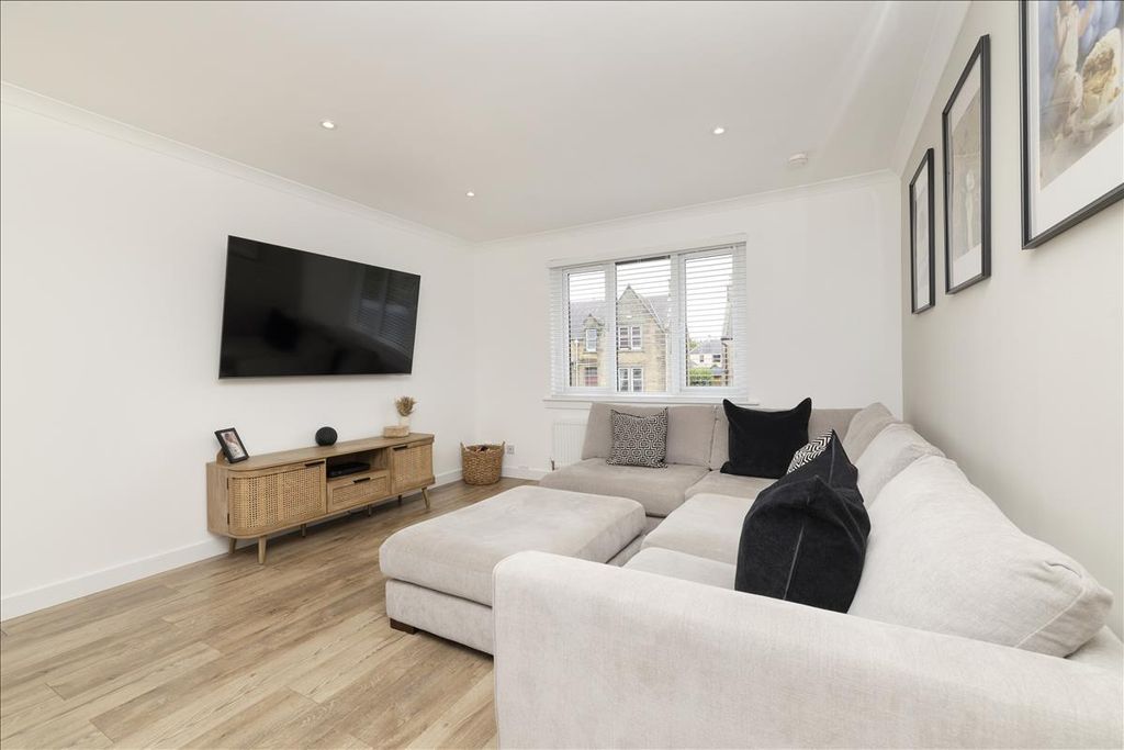 Property photo 2 of 41