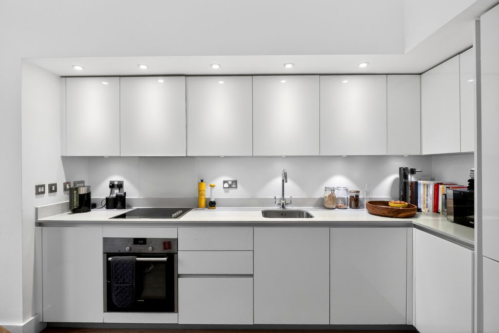 Property photo 3 of 20 Kitchen