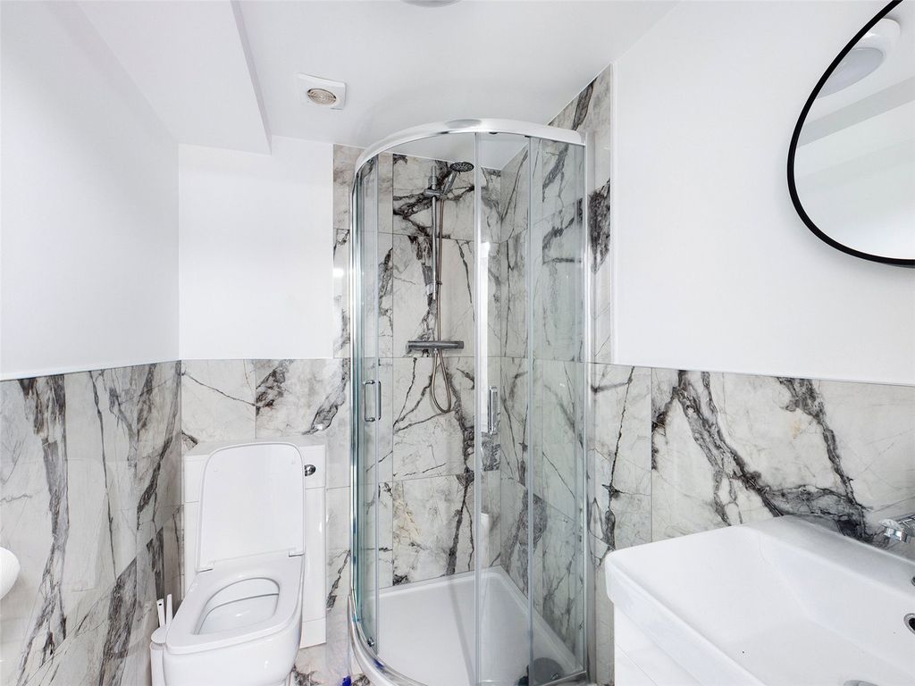 Property photo 3 of 5 Bathroom-To-Rent