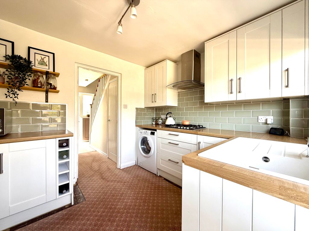 Property photo 3 of 16 Kitchen