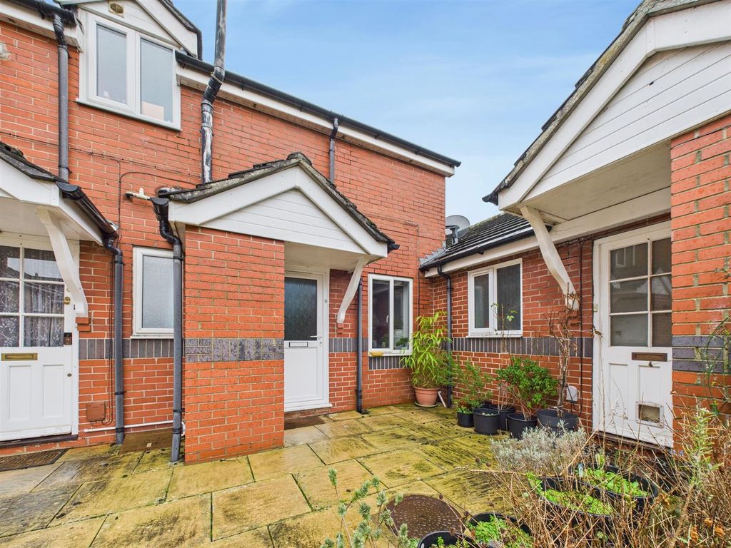 Property photo 1 of 7 Front