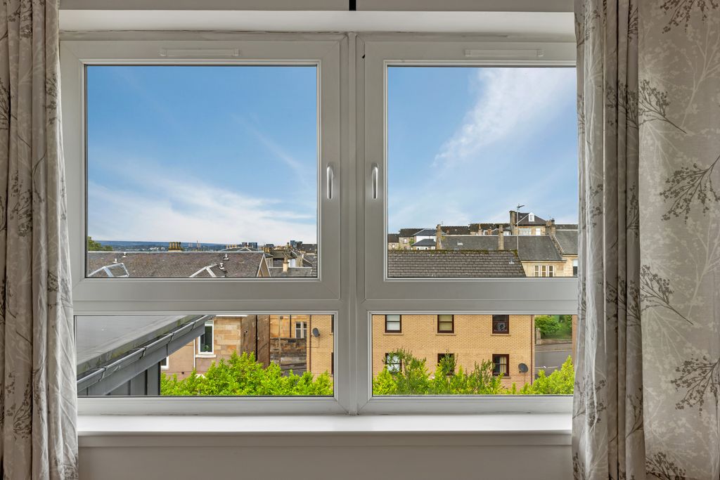 Property photo 3 of 29 19-Print-39 Whitehill Place Flat 4.1_2