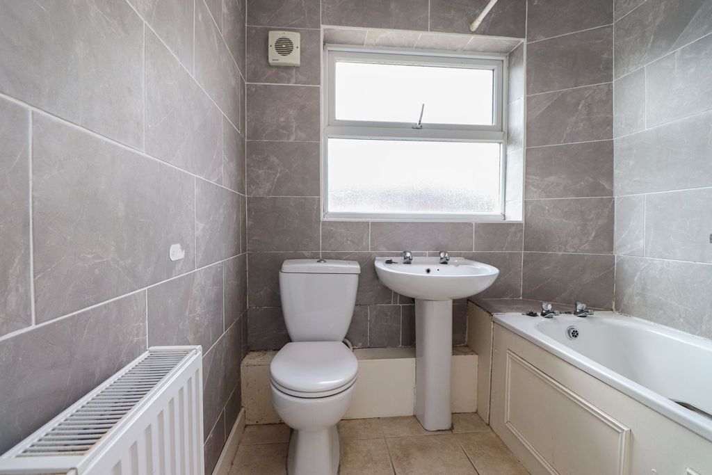 Property photo 3 of 15 Bathroom