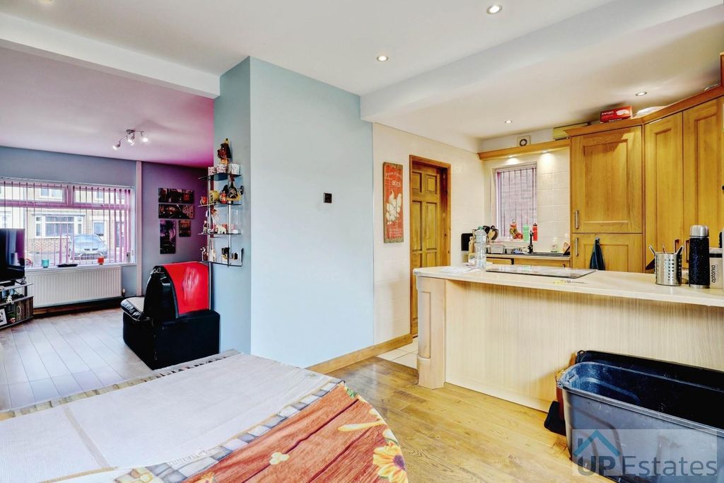 Property photo 2 of 20