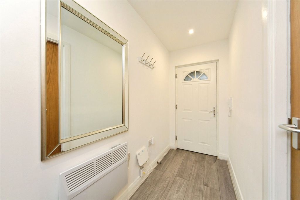 Property photo 3 of 17 Picture No. 23