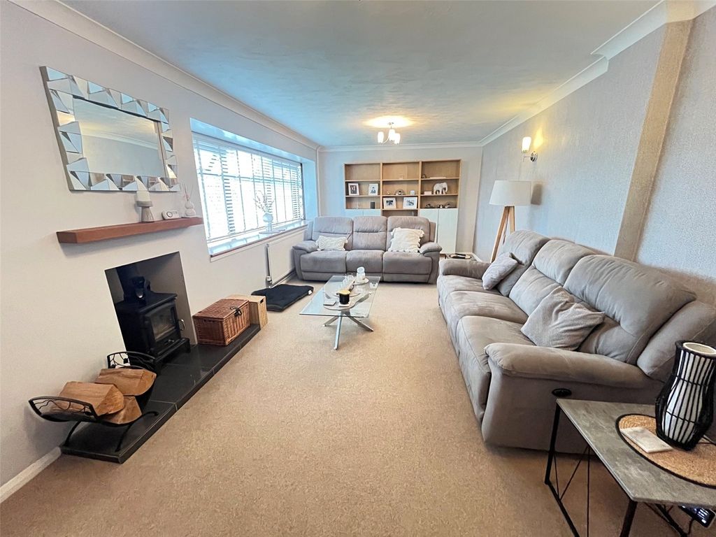 Property photo 2 of 27 Picture No. 11
