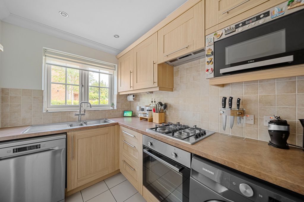 Property photo 3 of 11
