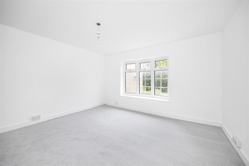 Property photo 2 of 13 3