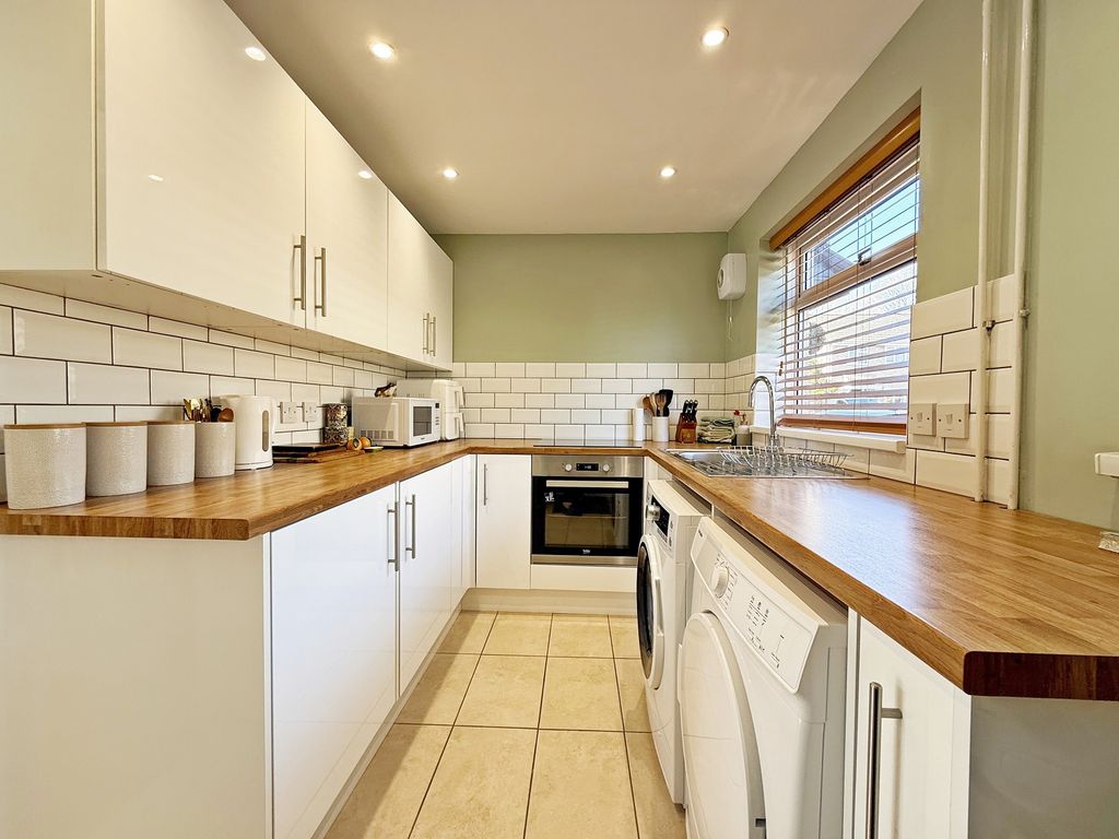 Property photo 2 of 21 Kitchen