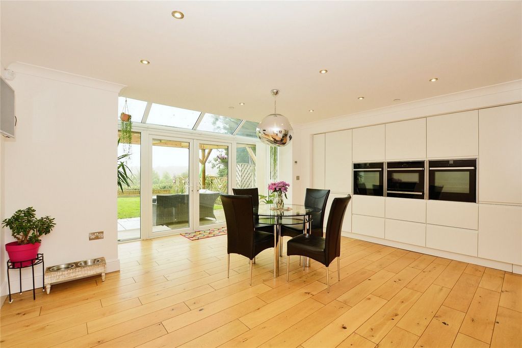 Property photo 3 of 15 Picture No. 11