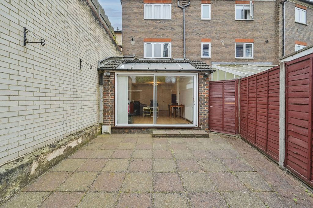 Property photo 2 of 8