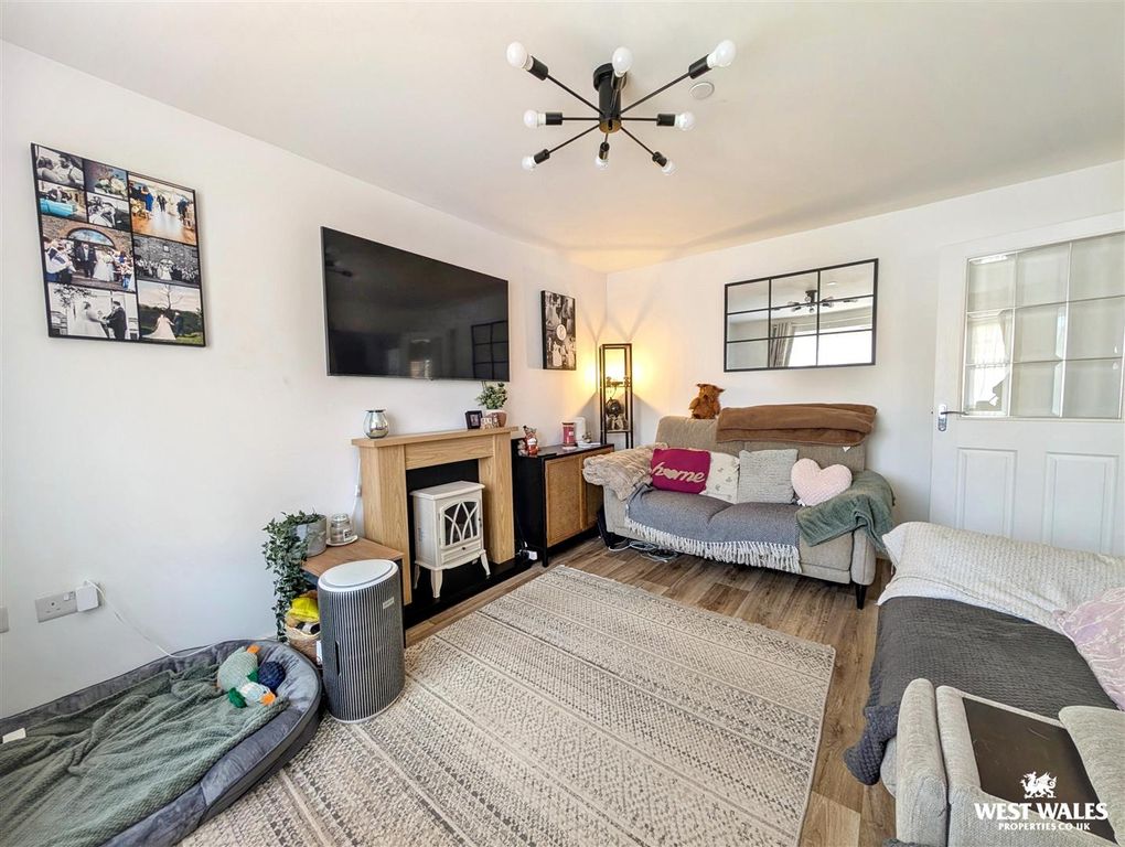 Property photo 3 of 24 1000150731.Jpg