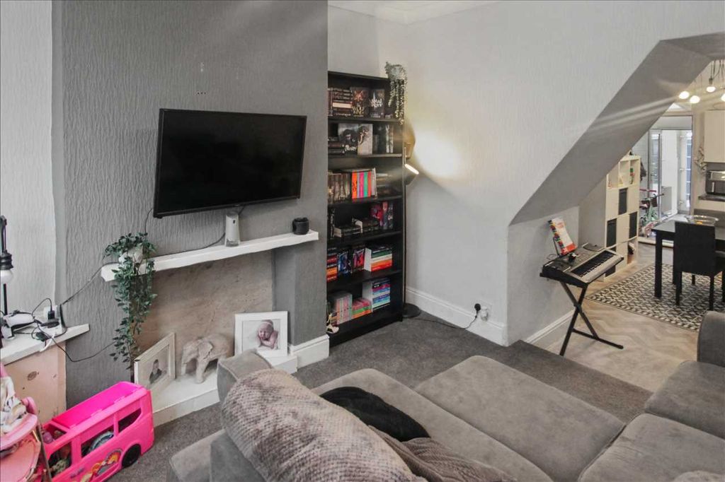 Property photo 2 of 14 Lounge