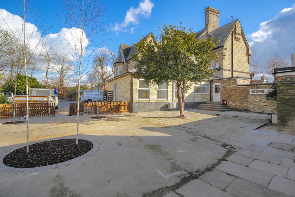 Property photo 1 of 5