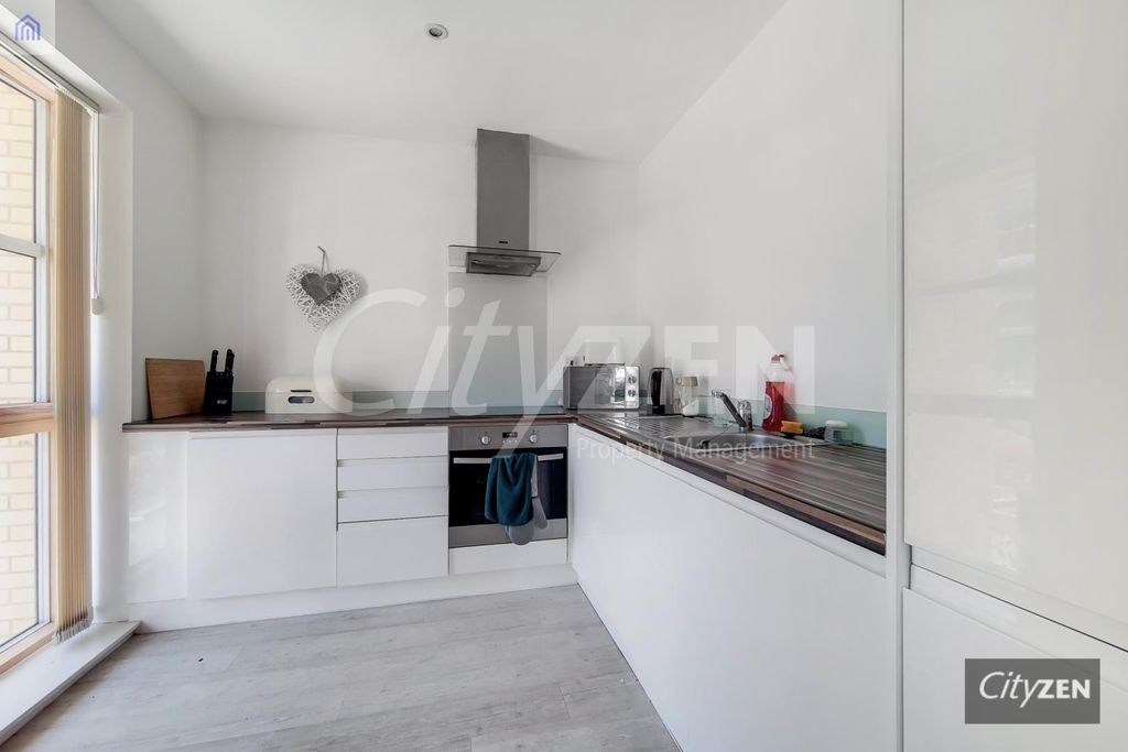 Property photo 2 of 10 Kitchen