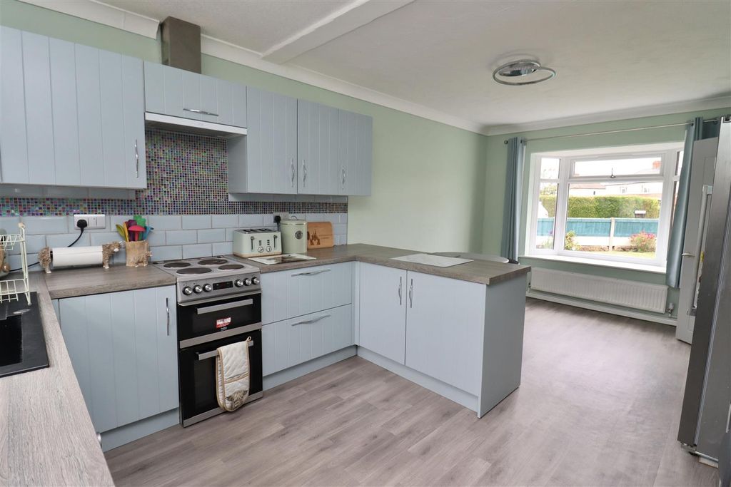 Property photo 3 of 13 Breakfast Kitchen