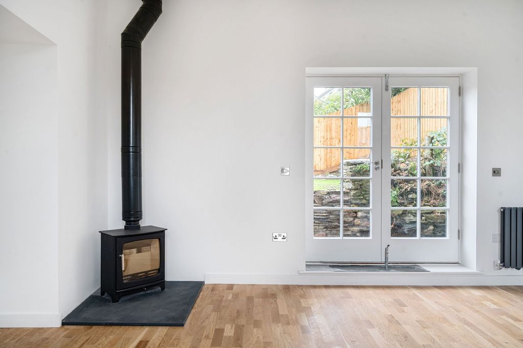 Property photo 3 of 23