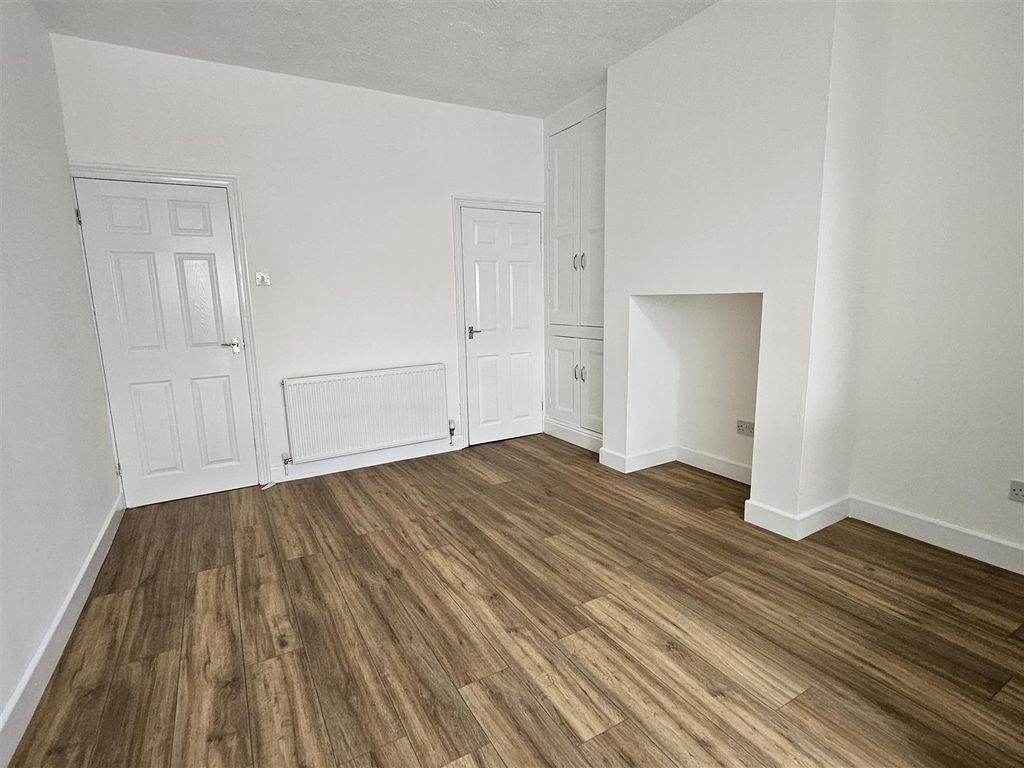 Property photo 3 of 10 Dining Room