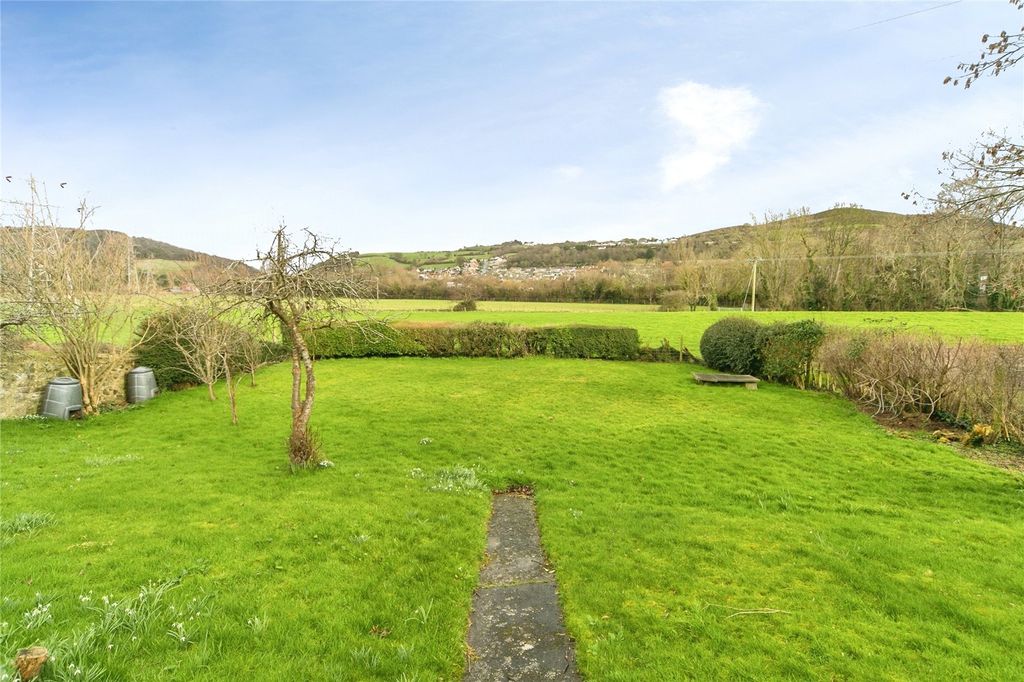 Property photo 3 of 31 Garden