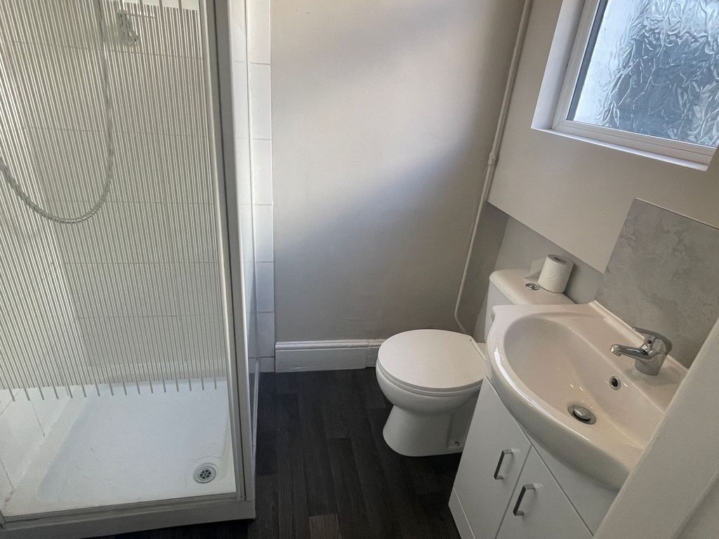 Property photo 3 of 4 Bathroom