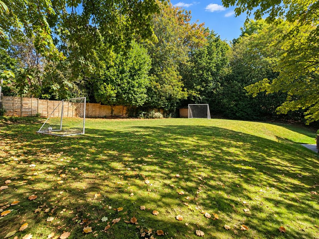 Property photo 3 of 17 Garden