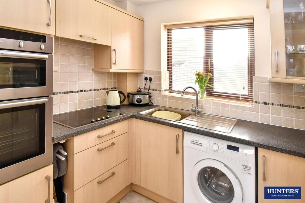 Property photo 2 of 10 Kitchen