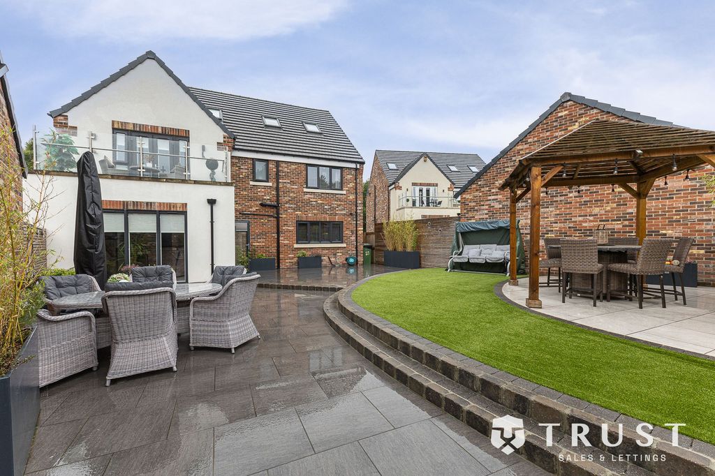 Property photo 1 of 90