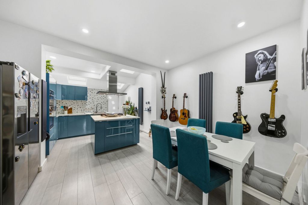 Property photo 3 of 22