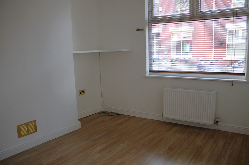 Property photo 3 of 13 Reception 1