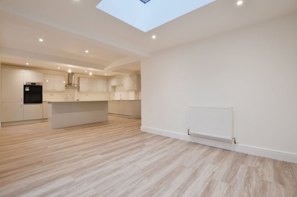 Property photo 3 of 19 Dining Room
