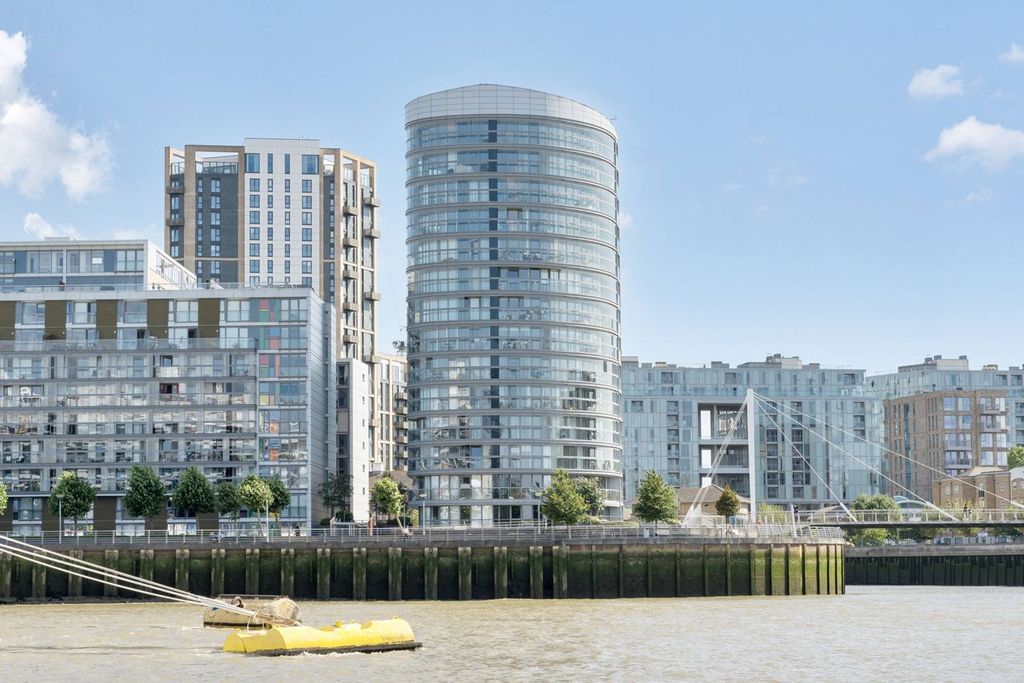 Property photo 2 of 23