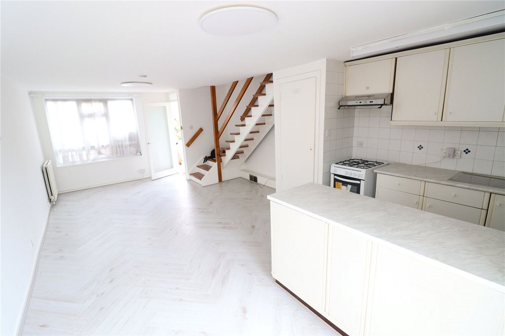 Property photo 2 of 9 Picture No. 16