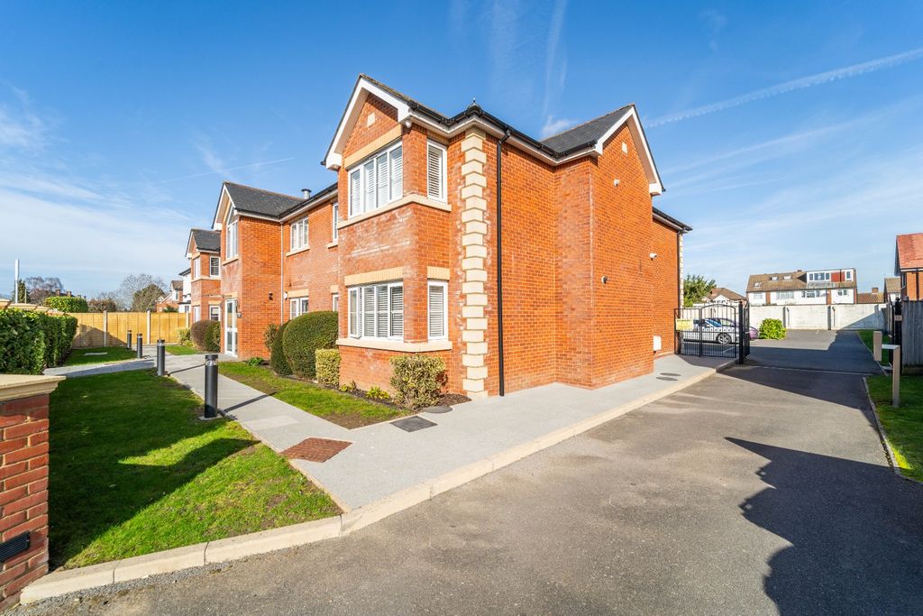 Property photo 1 of 15 4899682