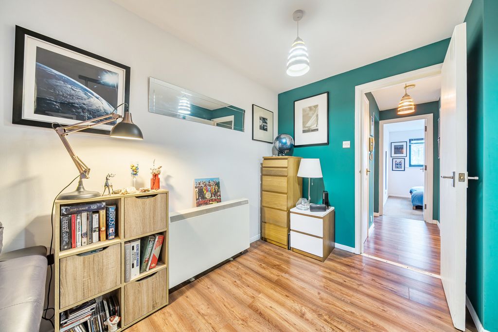 Property photo 3 of 14 Hallway