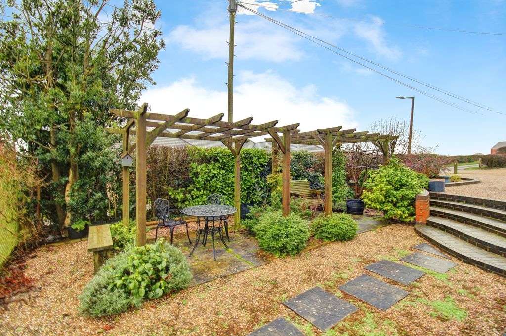 Property photo 3 of 27 Front Pergola